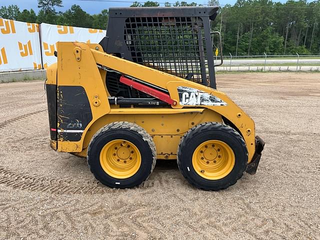 Image of Caterpillar 226 equipment image 3
