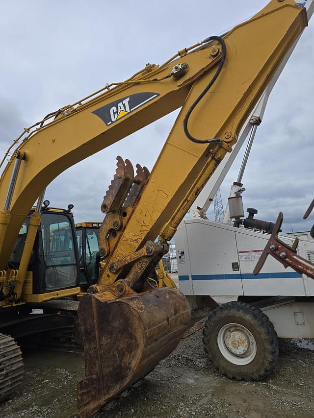 Image of Caterpillar 318BL equipment image 1