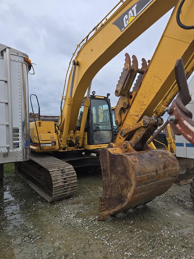 Image of Caterpillar 318BL equipment image 2