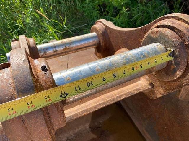 Image of Caterpillar Excavator Bucket equipment image 2