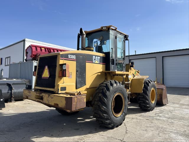 Image of Caterpillar 938G equipment image 2
