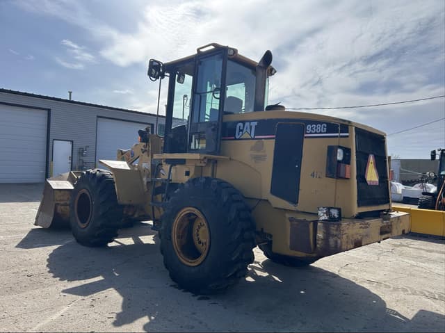 Image of Caterpillar 938G equipment image 4