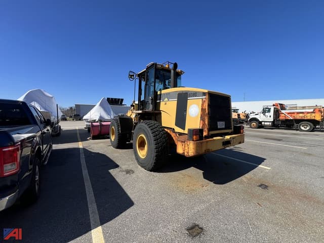 Image of Caterpillar 938G equipment image 4