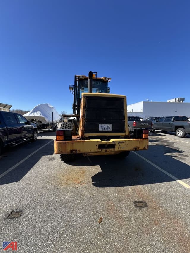 Image of Caterpillar 938G equipment image 3