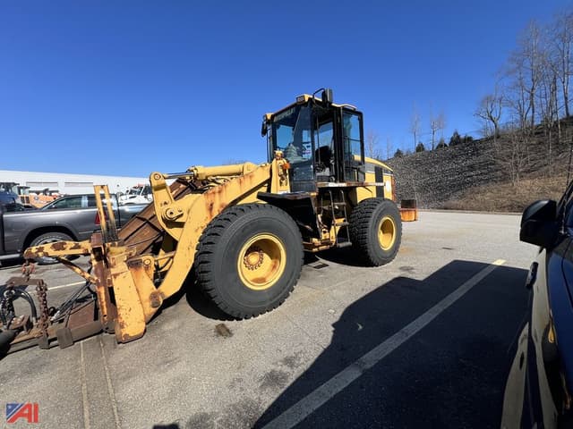 Image of Caterpillar 938G equipment image 1