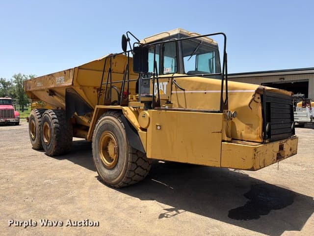 Image of Caterpillar D250EII equipment image 2