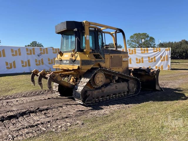 Image of Caterpillar D5M equipment image 4