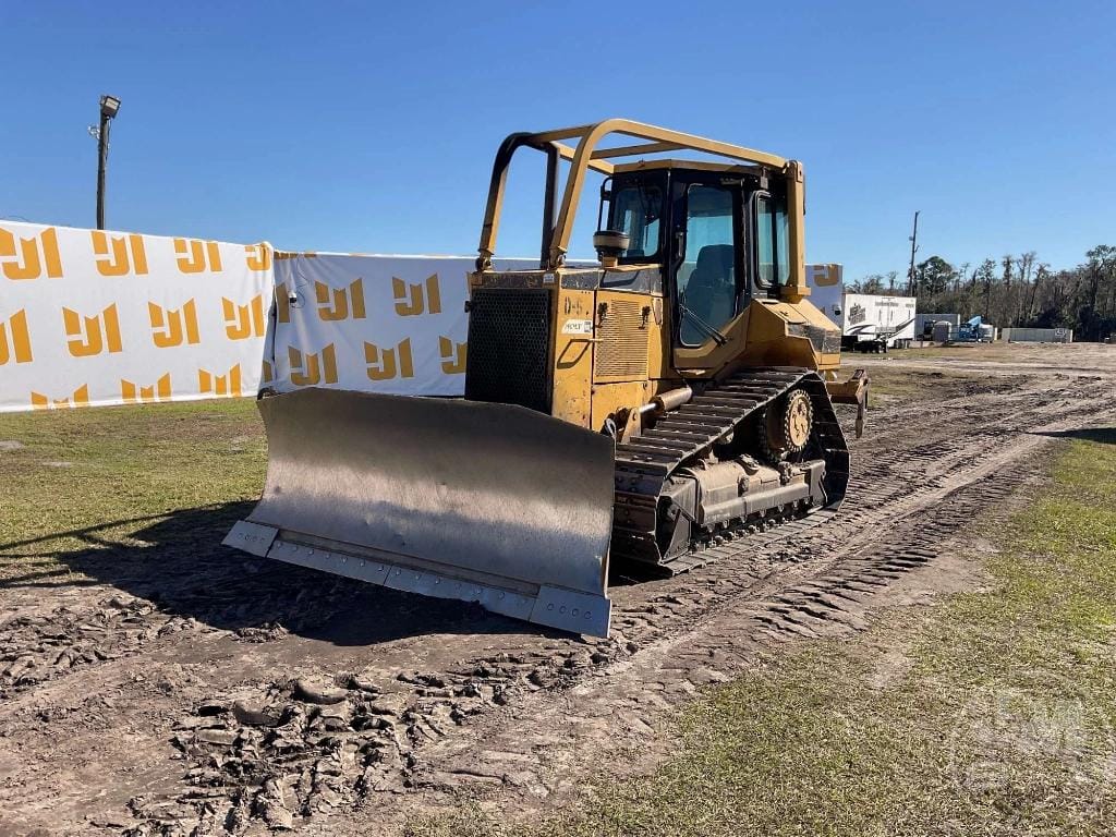 2000 Caterpillar D5M Equipment Image0