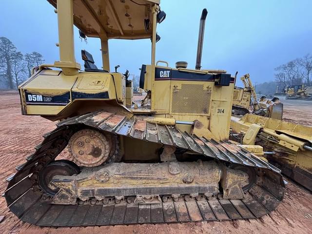 Image of Caterpillar D5M LGP equipment image 3
