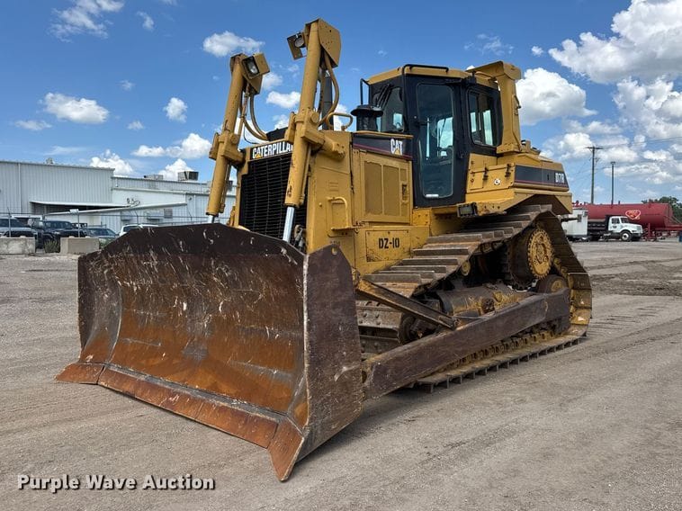 2000 Caterpillar D7R Equipment Image0