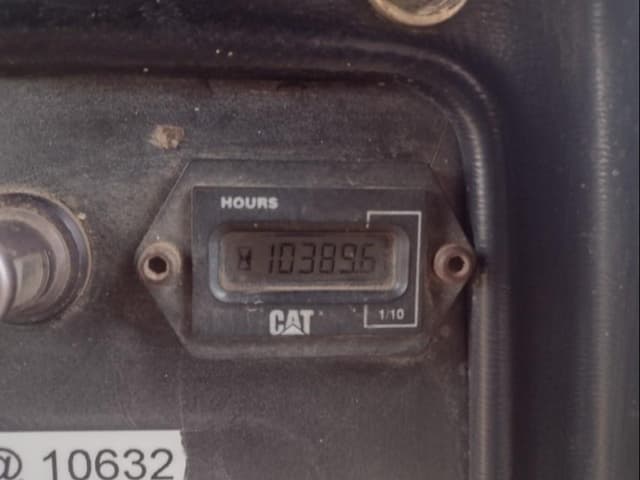 Image of Caterpillar D8R equipment image 4