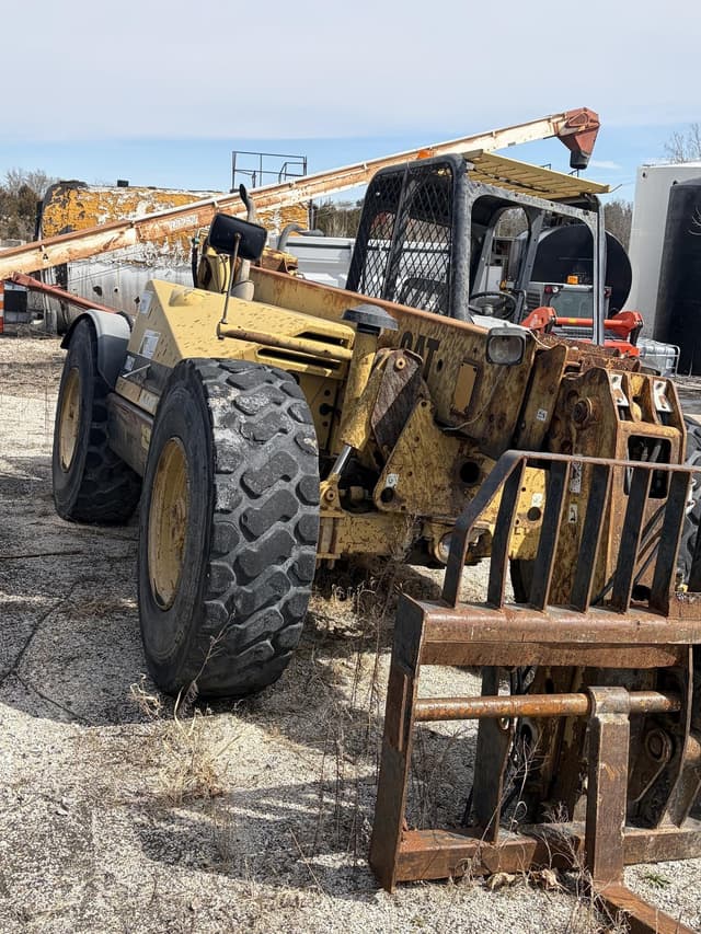 Image of Caterpillar TH83 equipment image 2