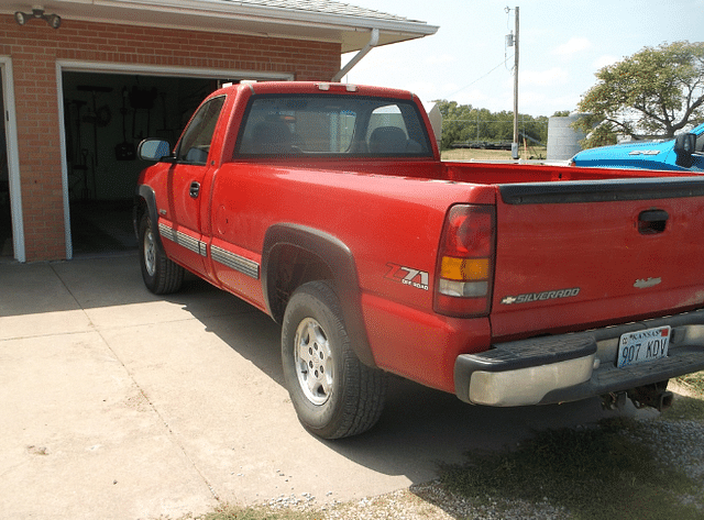 Image of Chevrolet 1500 equipment image 4