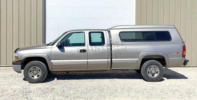 Image of Chevrolet 2500 equipment image 3