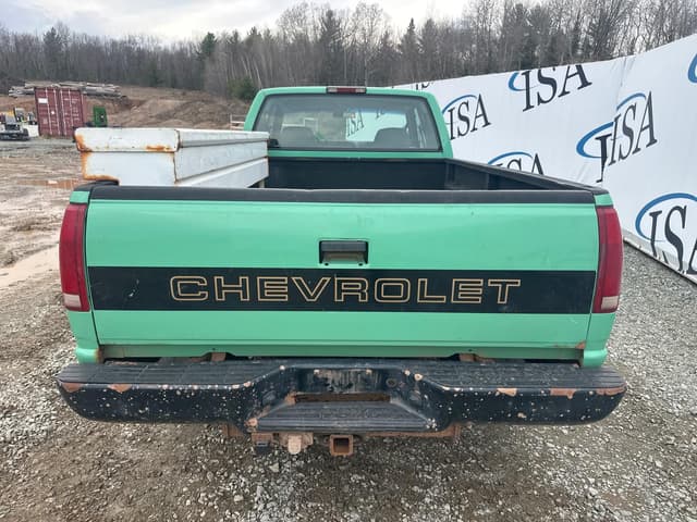 Image of Chevrolet 2500 equipment image 3