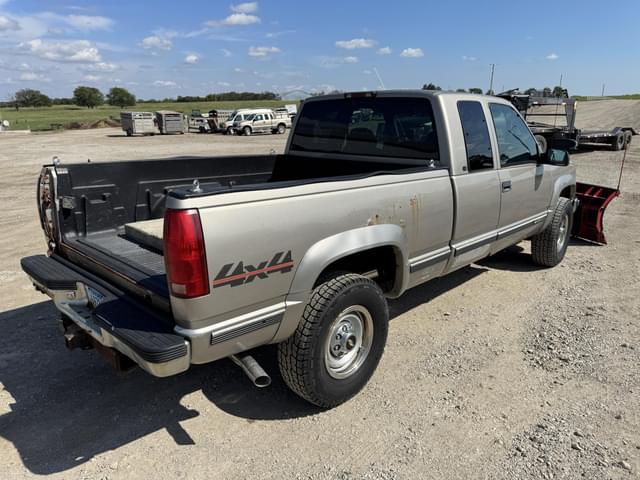 Image of Chevrolet 2500 equipment image 2