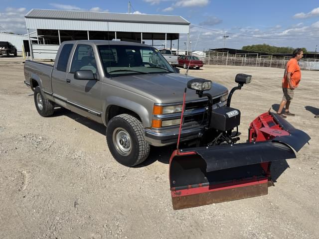 Image of Chevrolet 2500 equipment image 1