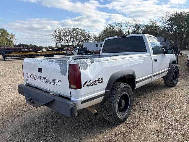 Image of Chevrolet 2500 equipment image 3