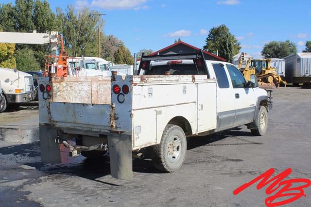 Image of Chevrolet 2500 equipment image 4