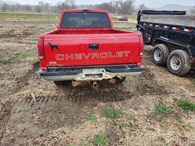 Image of Chevrolet 2500HD equipment image 2