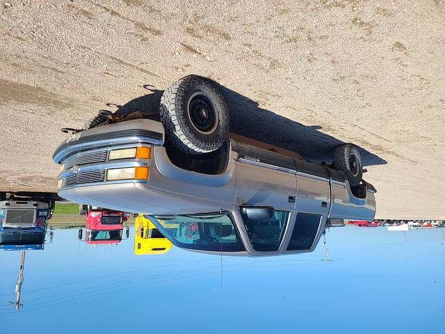 Image of Chevrolet 2500 equipment image 1