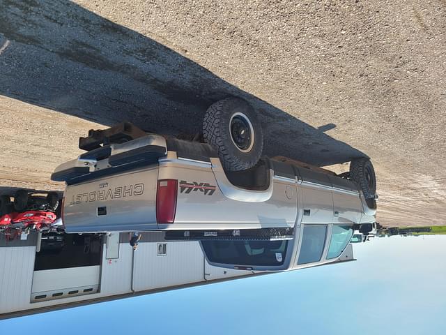 Image of Chevrolet 2500 equipment image 3