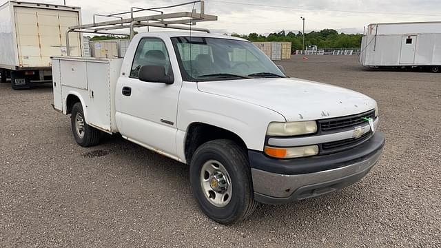 Image of Chevrolet 2500 equipment image 2
