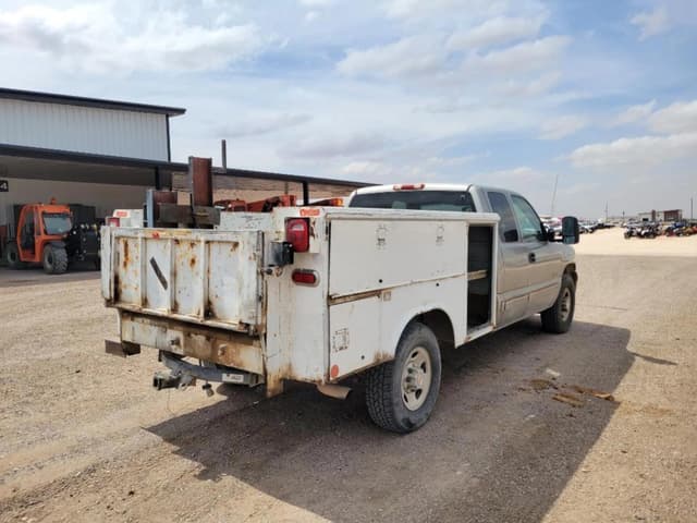 Image of Chevrolet 2500 equipment image 4