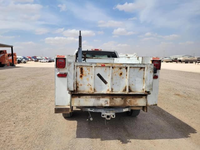 Image of Chevrolet 2500 equipment image 3