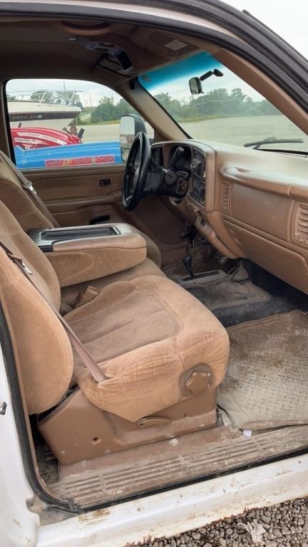 Image of Chevrolet 2500 equipment image 4