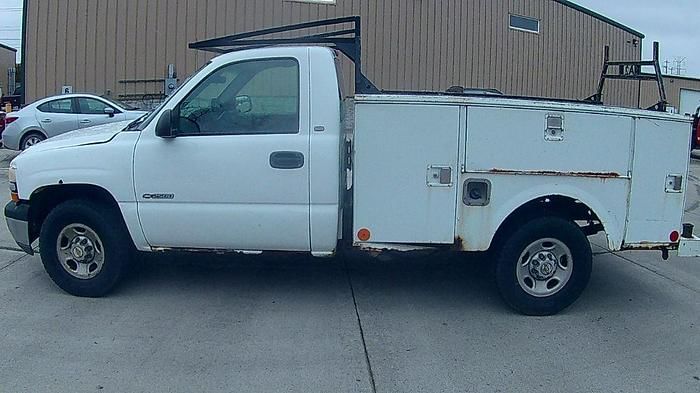 2000 Chevrolet 2500 Equipment Image0