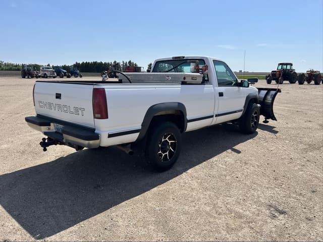 Image of Chevrolet 2500HD equipment image 3
