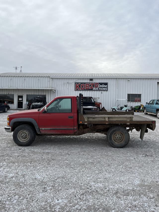 Image of Chevrolet 3500 equipment image 2