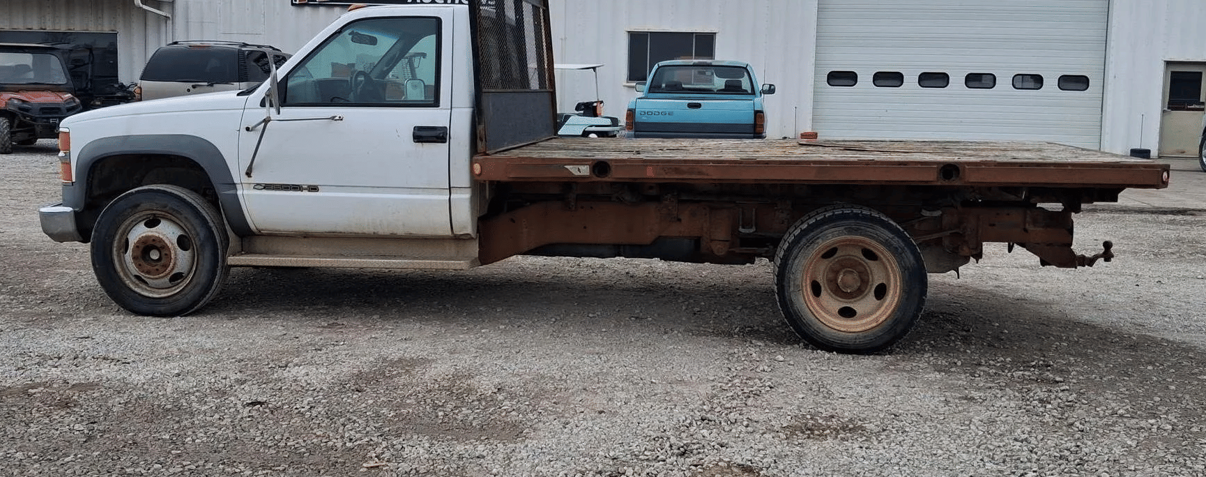 2000 Chevrolet 3500 Equipment Image0