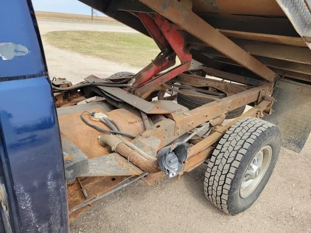 Image of Chevrolet 3500 equipment image 2