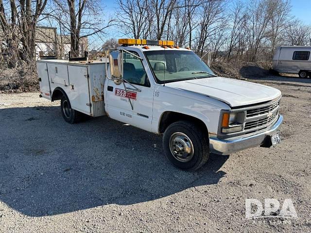 Image of Chevrolet 3500 equipment image 4