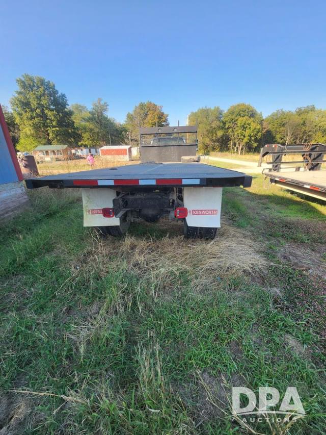 Image of Chevrolet 7500 equipment image 2