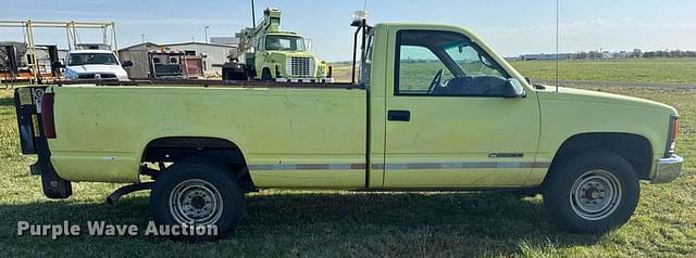 Image of Chevrolet C2500 equipment image 3