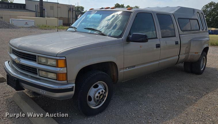 2000 Chevrolet C3500 Equipment Image0