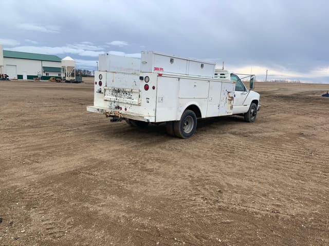Image of Chevrolet 3500 equipment image 4