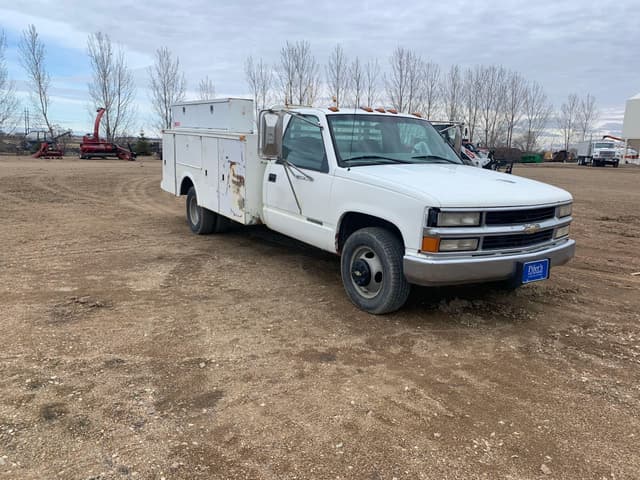 Image of Chevrolet 3500 equipment image 2