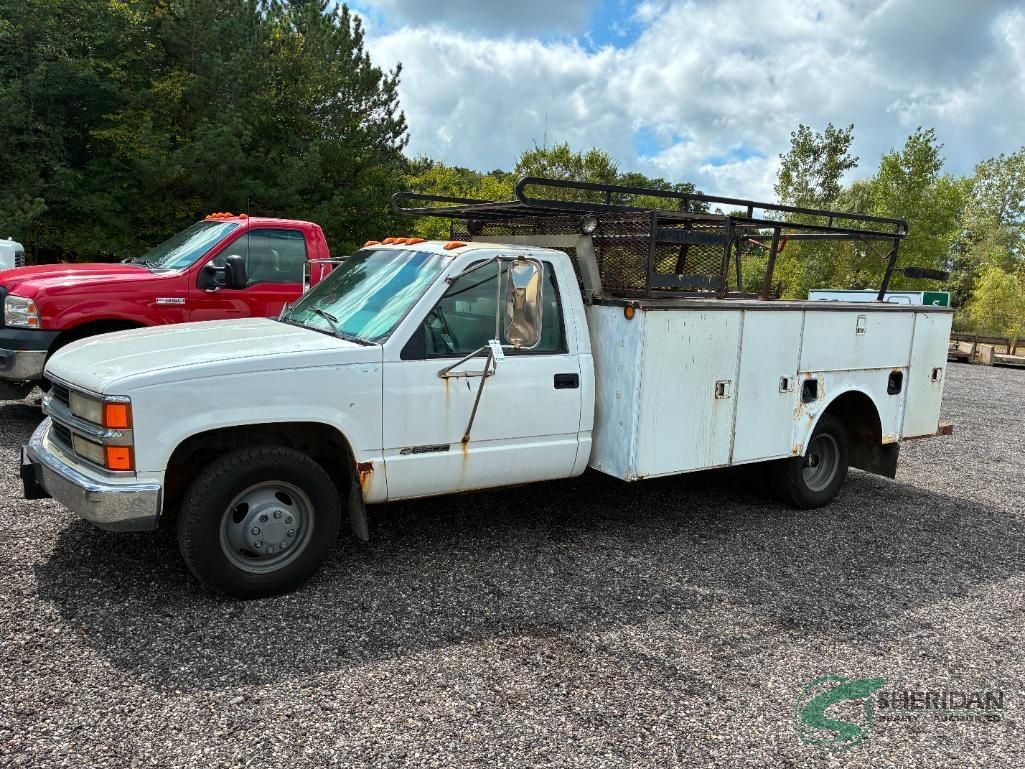 2000 Chevrolet C3500 Equipment Image0