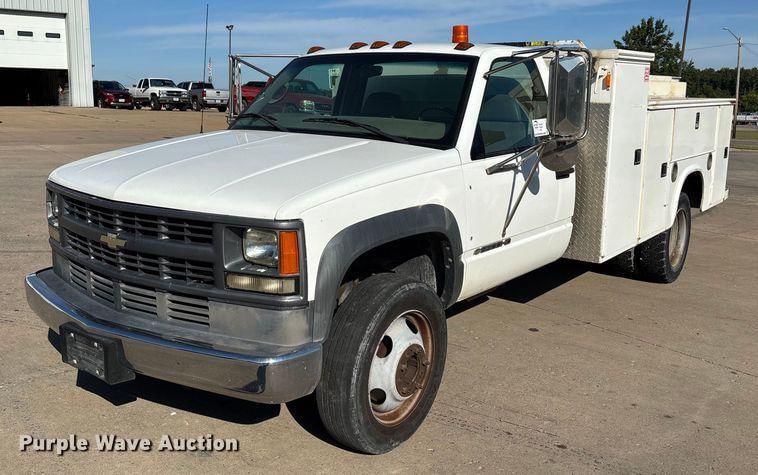 2000 Chevrolet C3500 Equipment Image0