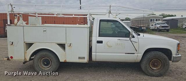Image of Chevrolet C3500 equipment image 3