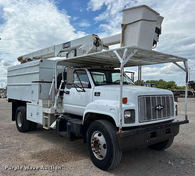 Image of Chevrolet C7500 equipment image 2