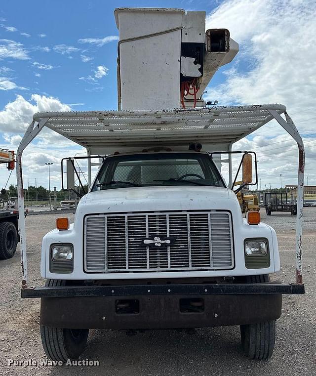 Image of Chevrolet C7500 equipment image 1