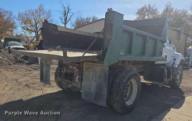 Image of Chevrolet C7500 equipment image 3