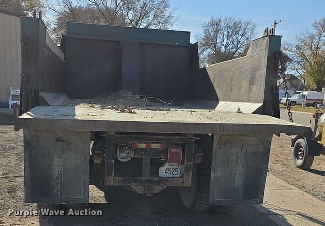 Image of Chevrolet C7500 equipment image 4