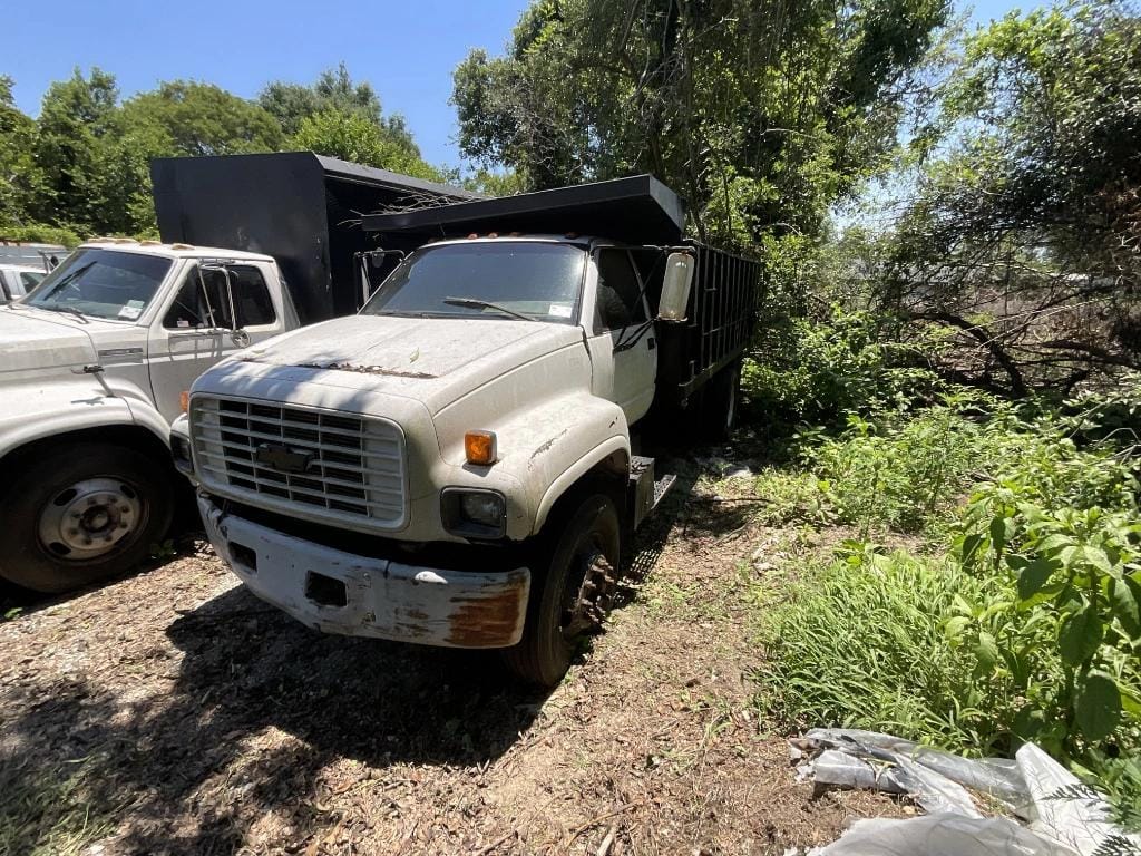 2000 Chevrolet C7500 Equipment Image0