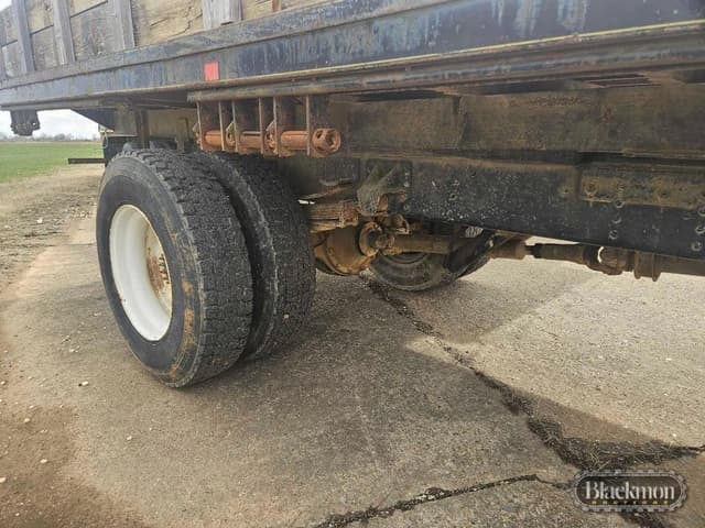 Image of Chevrolet C7500 equipment image 2